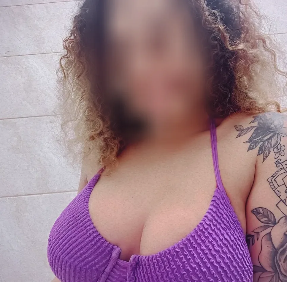 Leonie, 32