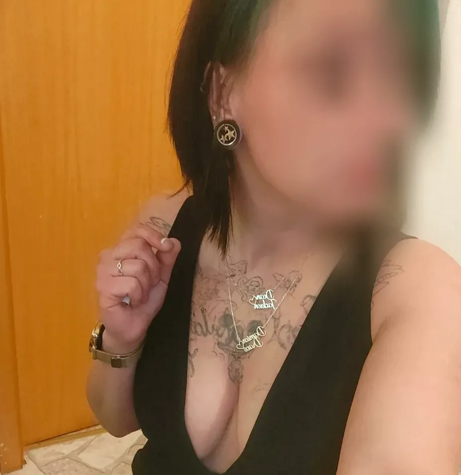 Marina, 25