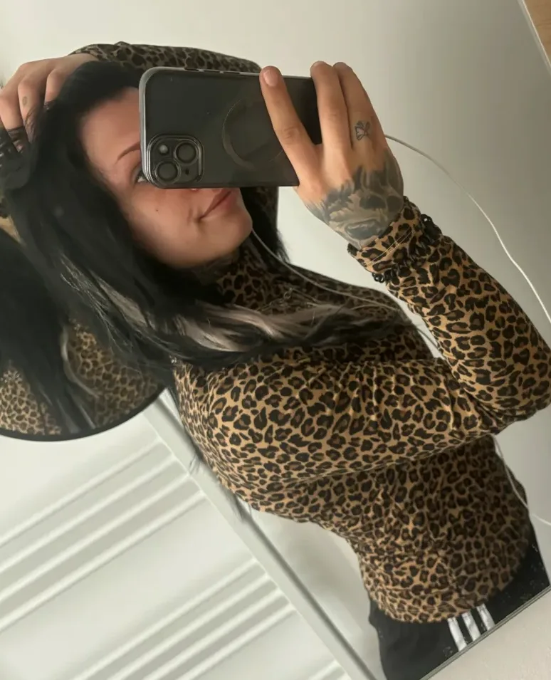 Pauline, 20