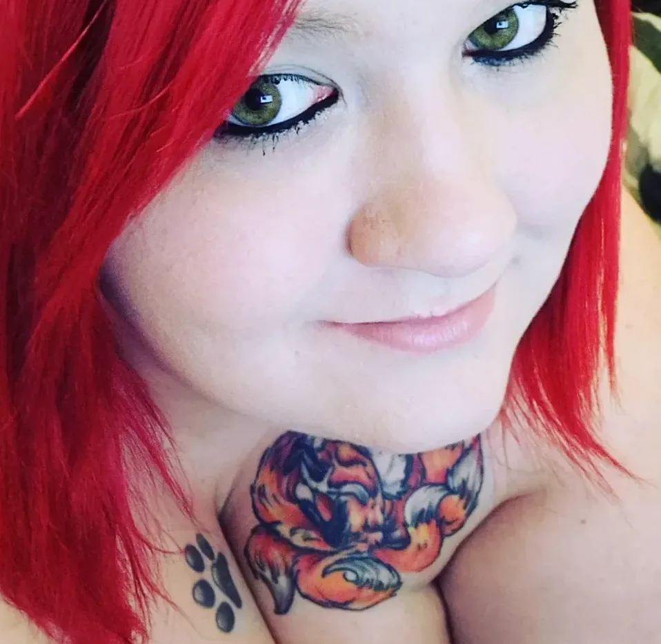 Viktoria, 32